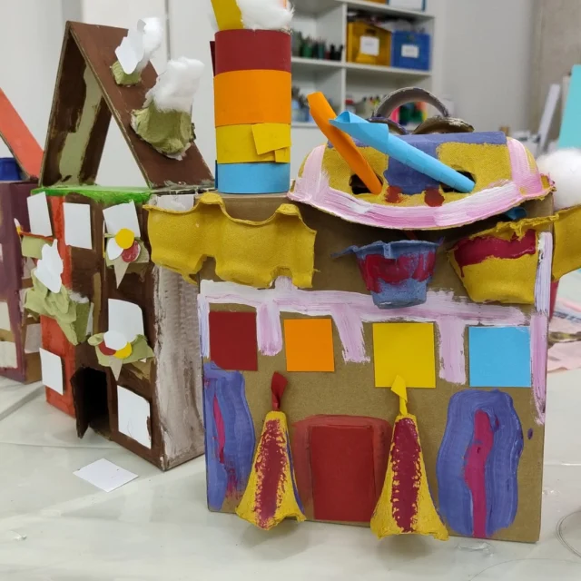 CACCIA FANTASTICA, GIOCHI DA FAVOLA!
Ieri al Museo in Erba abbiamo costruito insieme un palazzo squisito, ispirati al meraviglioso Palazzo di Gelato di Gianni Rodari, il grande scrittore che ha rivoluzionato la letteratura per l’infanzia.
Un atelier creativo per famiglie, dove fantasia e gioco si sono incontrati per dare vita a storie fantastiche e architetture… da favola!

Grazie a tutte le famiglie che hanno partecipato e reso speciale questa giornata!

#MuseoInErba #GianniRodari #AtelierCreativo #FantasieInFamiglia #giochidafavola